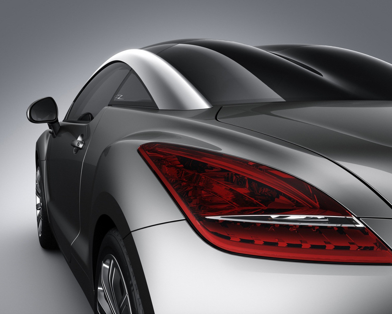 Серебрянный автомобиль