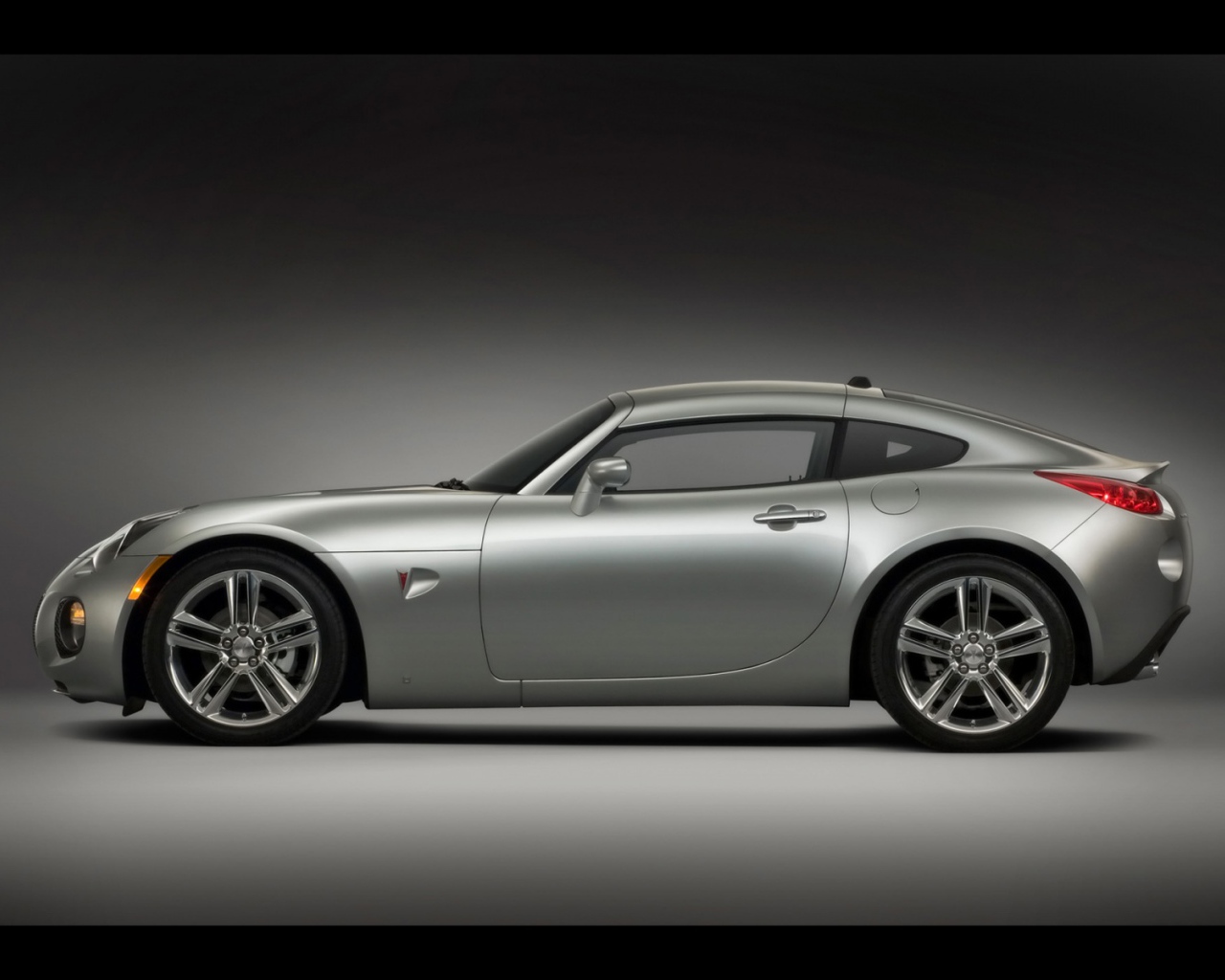 Серый Pontiac Solstic