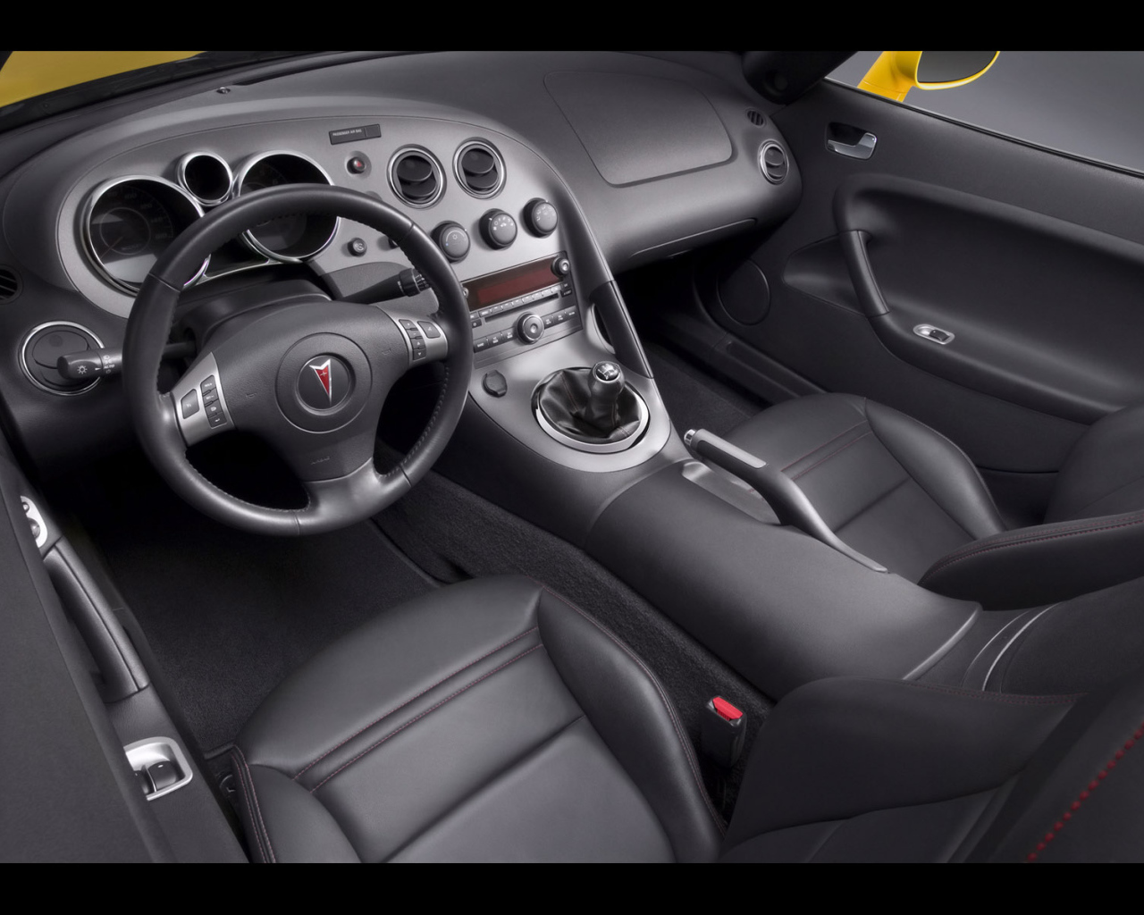 Салон машины Pontiac Solstic