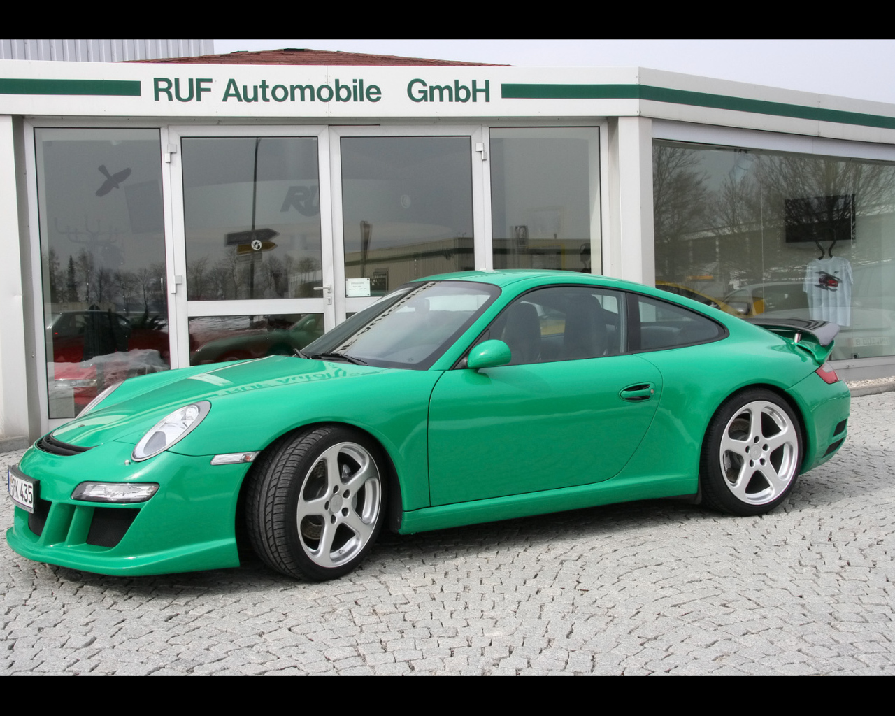 Зеленый Porsche Kompressor