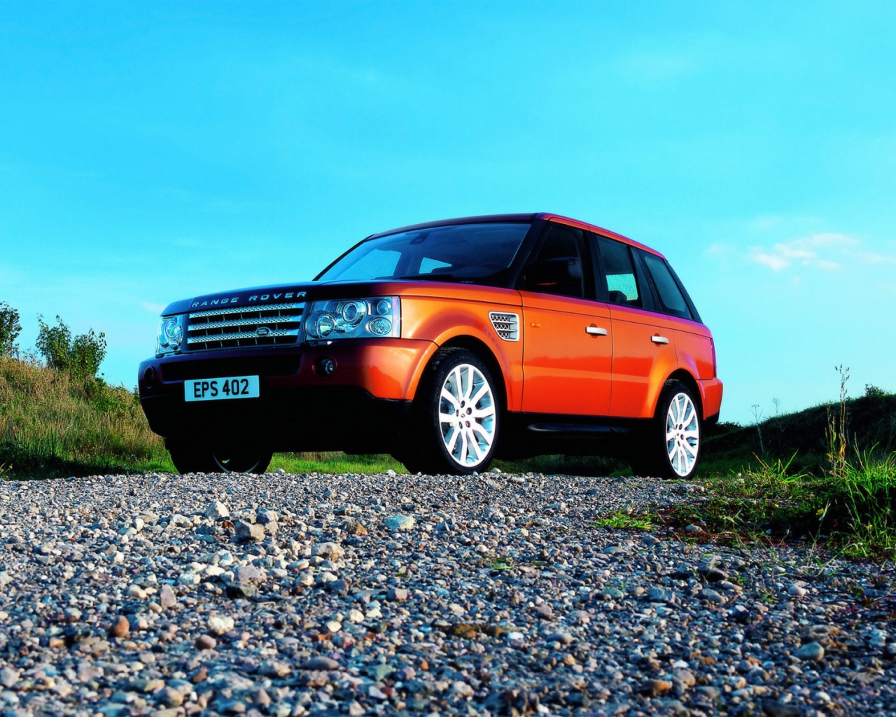 Range Rover на грунтовке