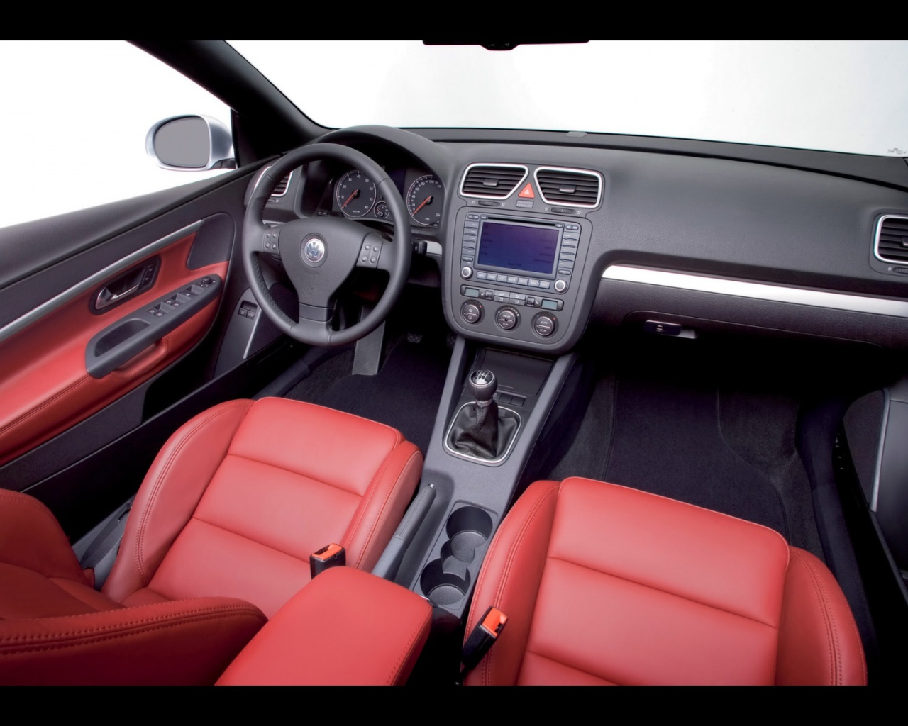 Салон автомобиля Volkswagen Eos