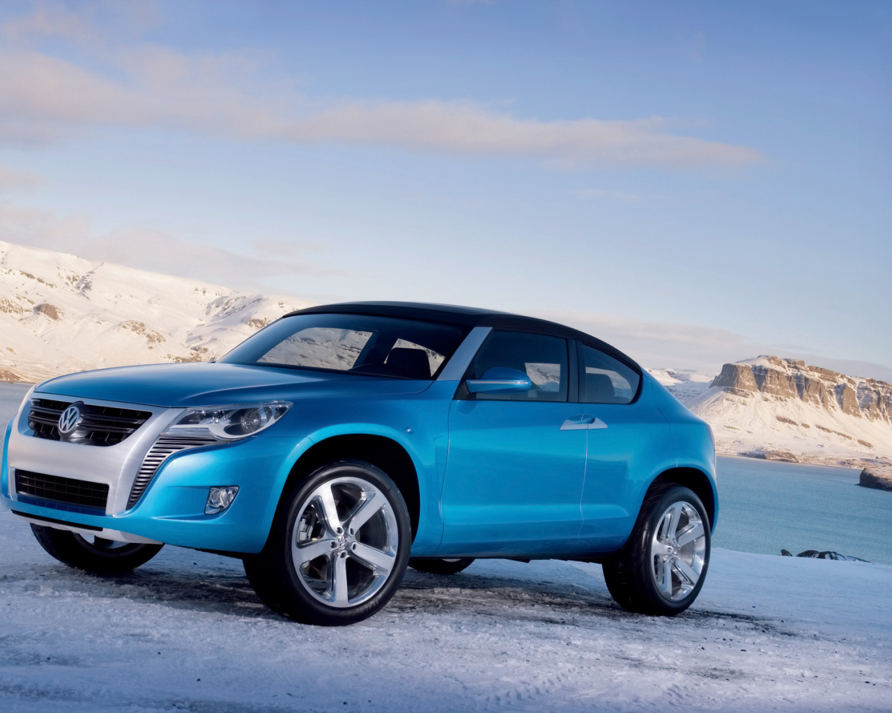 Синий Volkswagen 2006 года