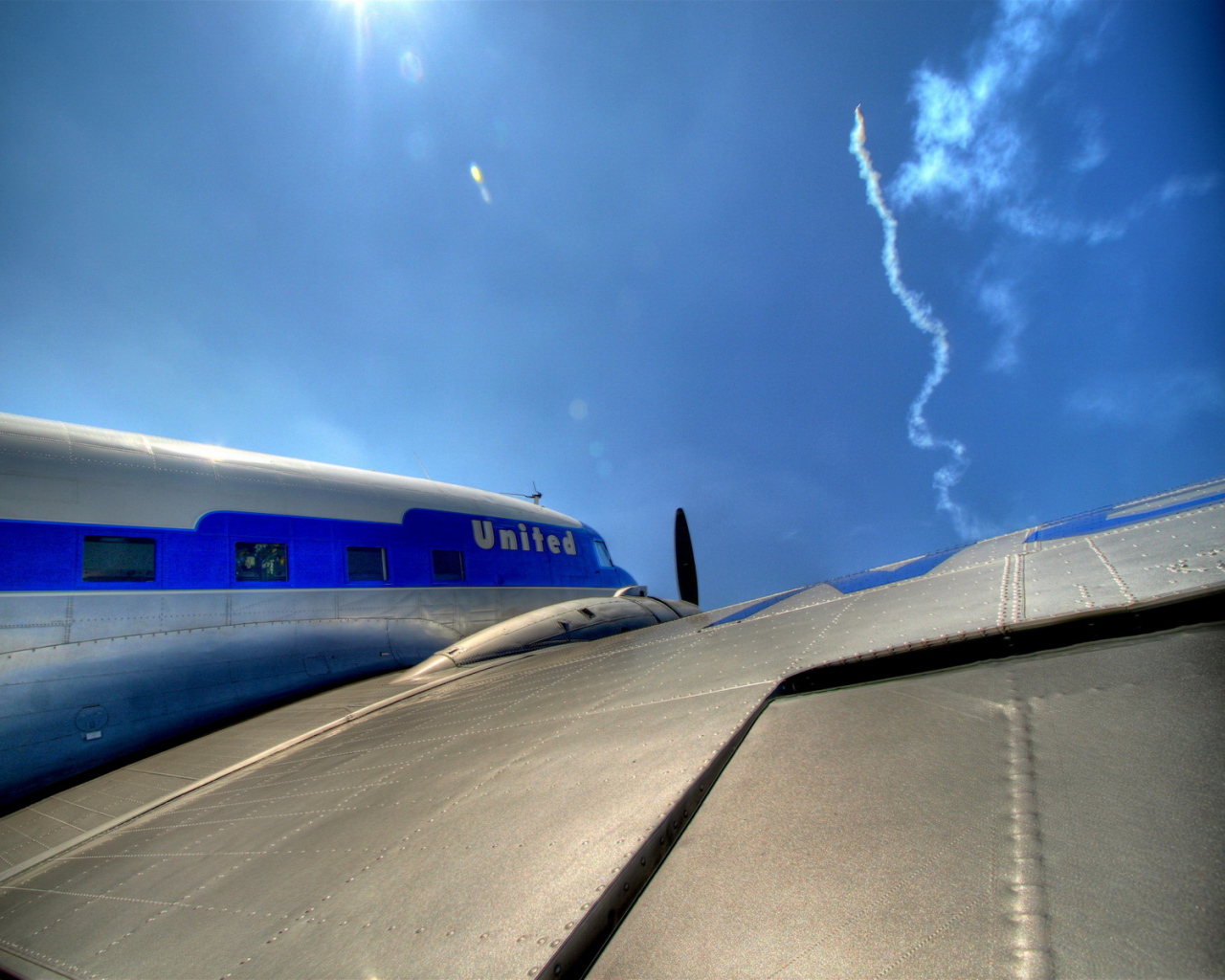 На крыле самолета