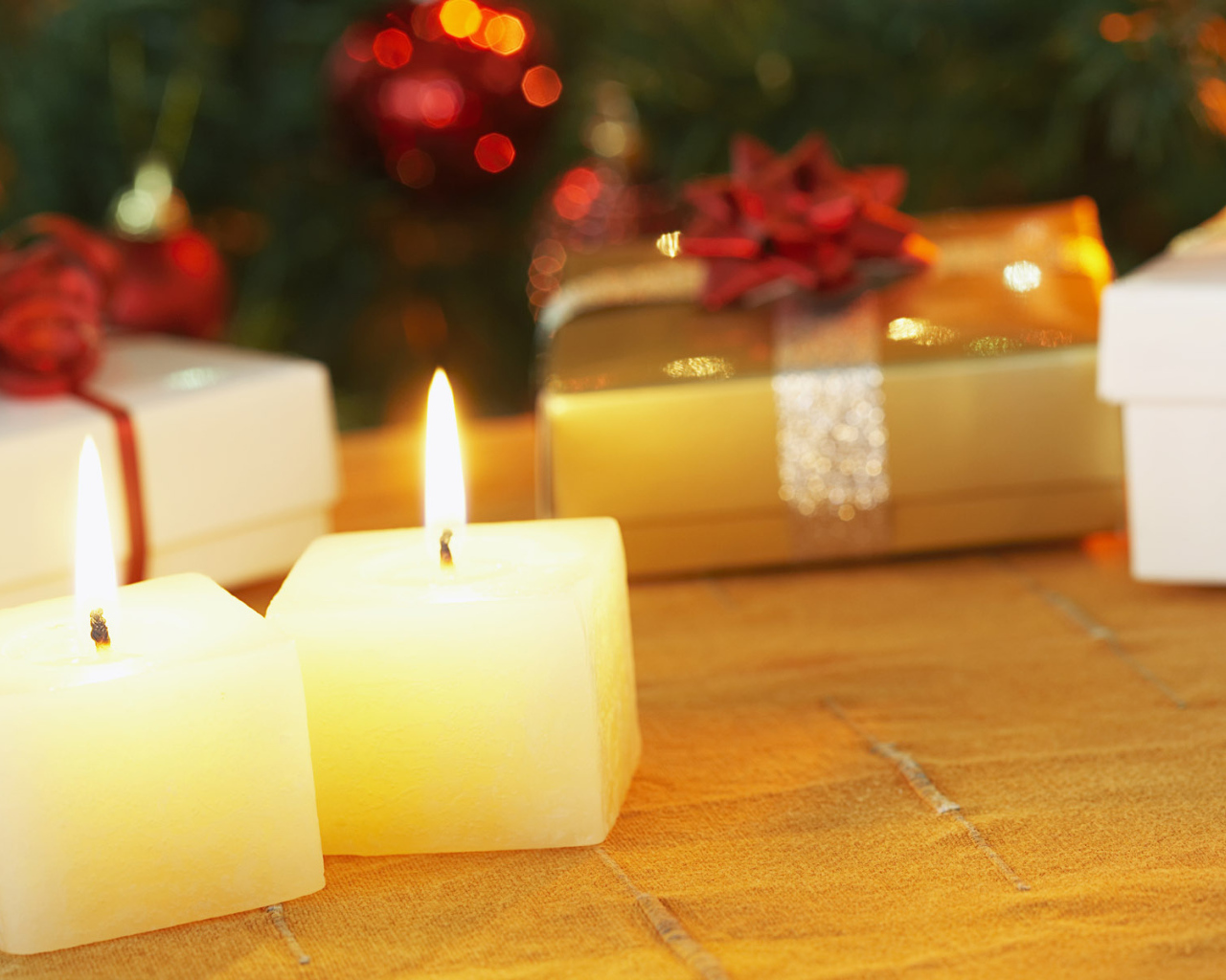 Под Рождественской елкой