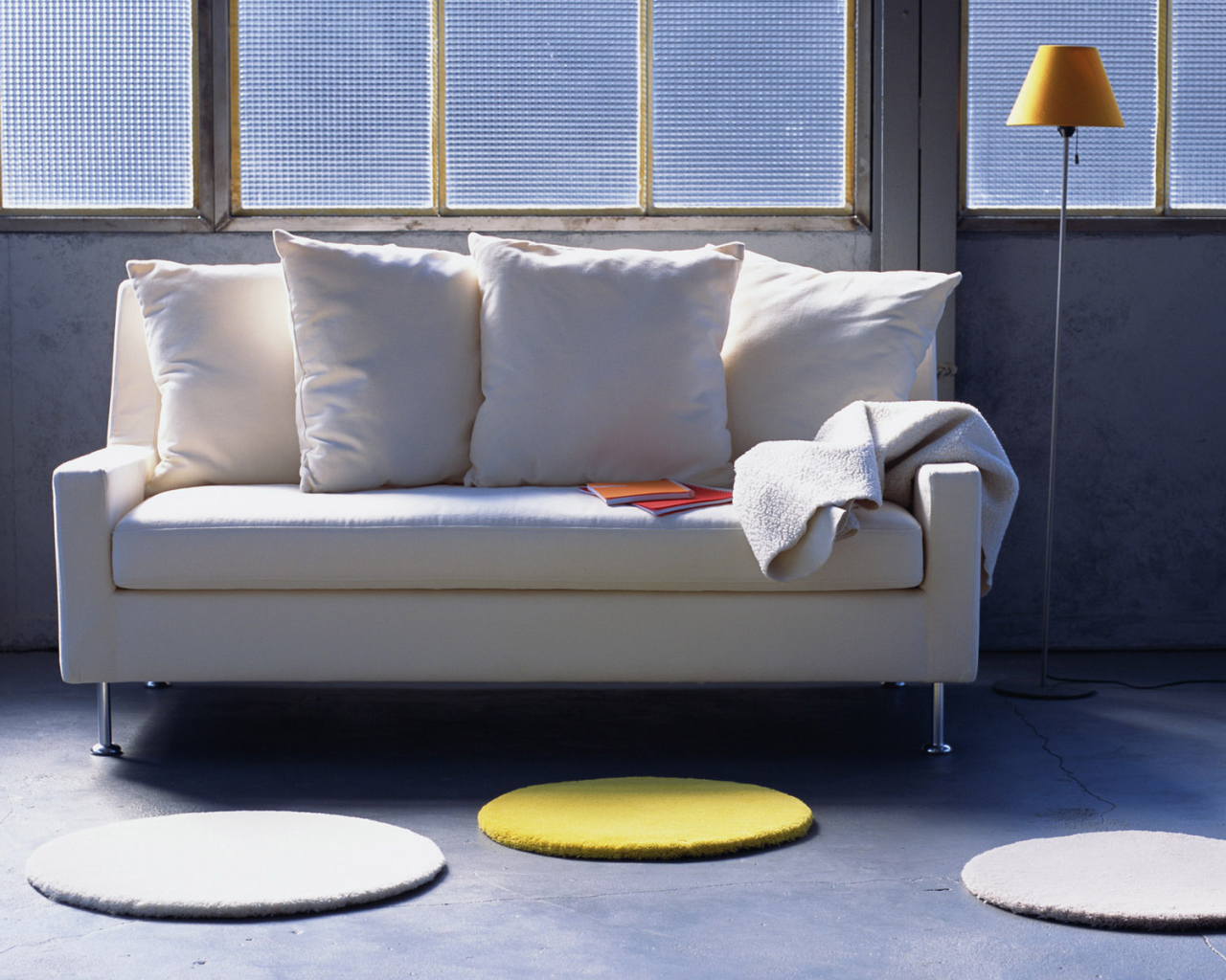 Небольшой диван