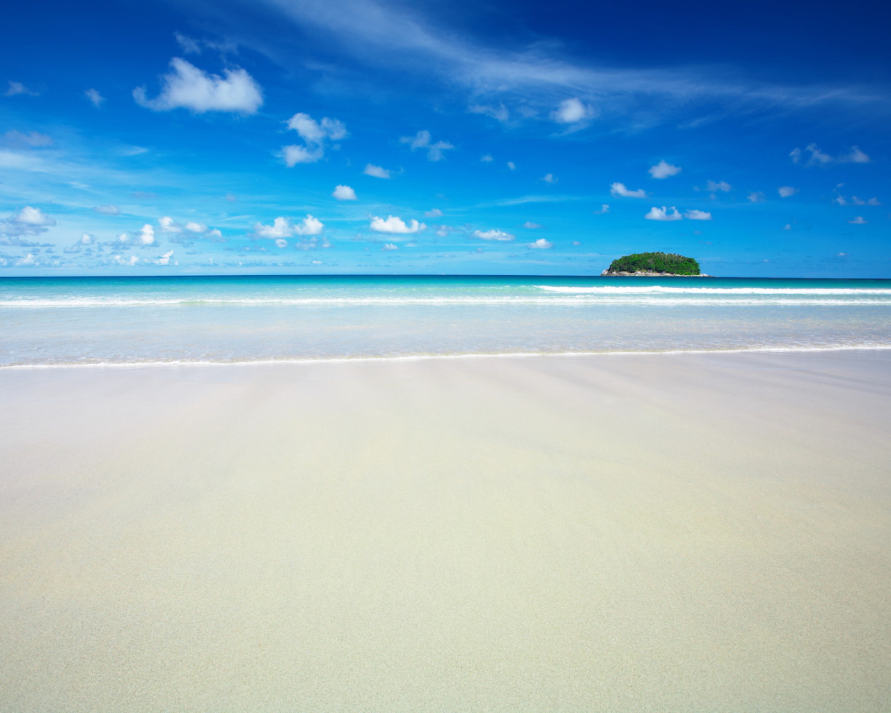 Красивый пляж