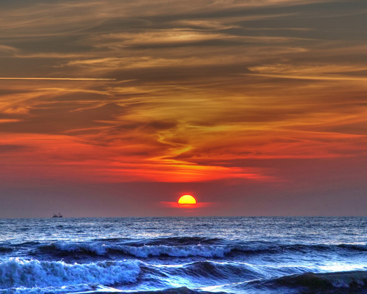 Закат на море