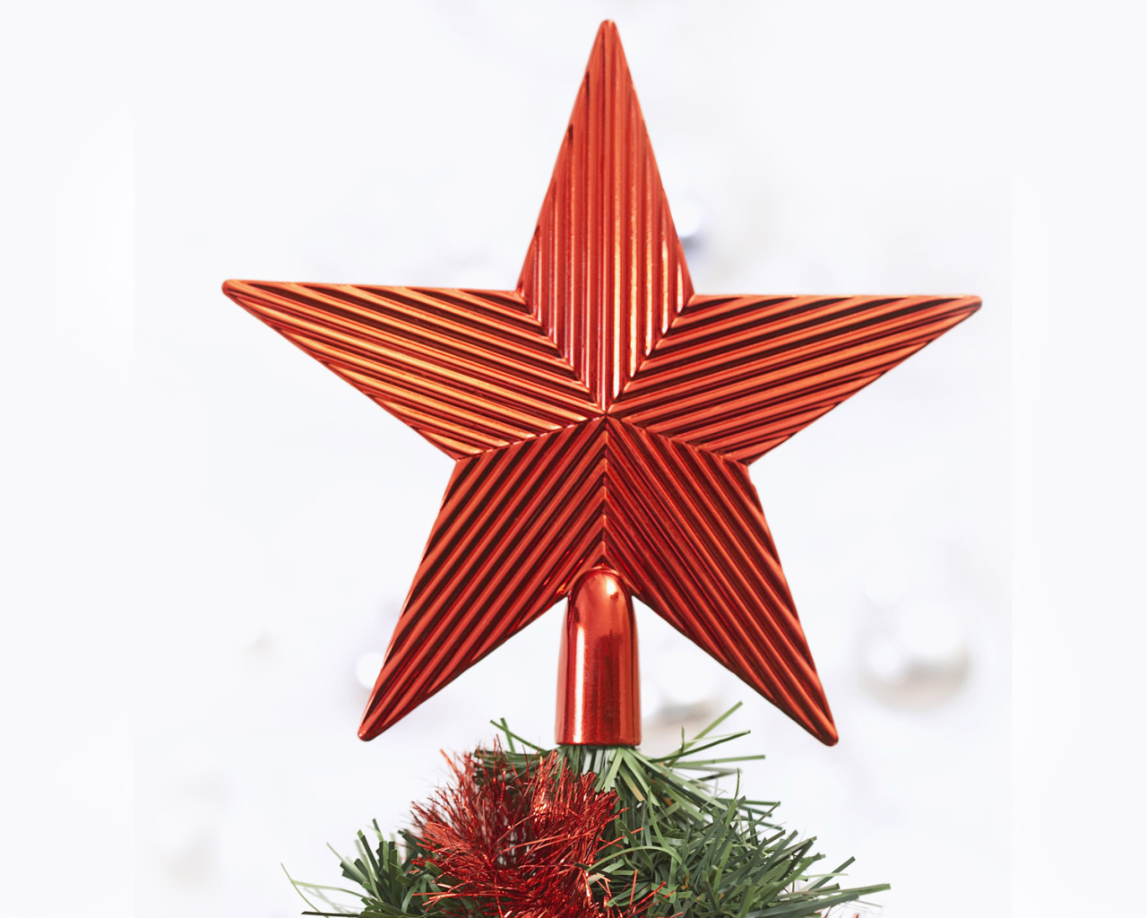 Звезда на празднечной елке