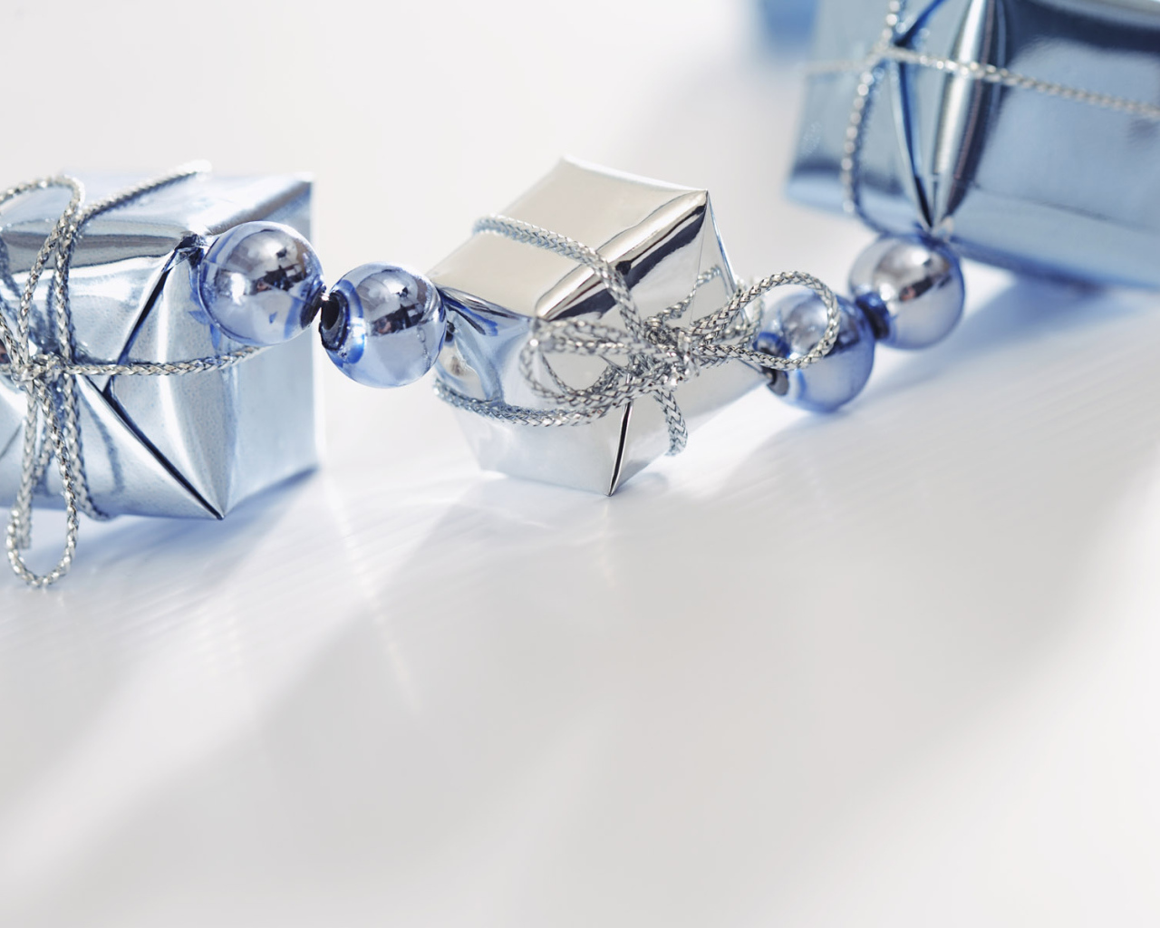 Украшения к празднику Нового Года