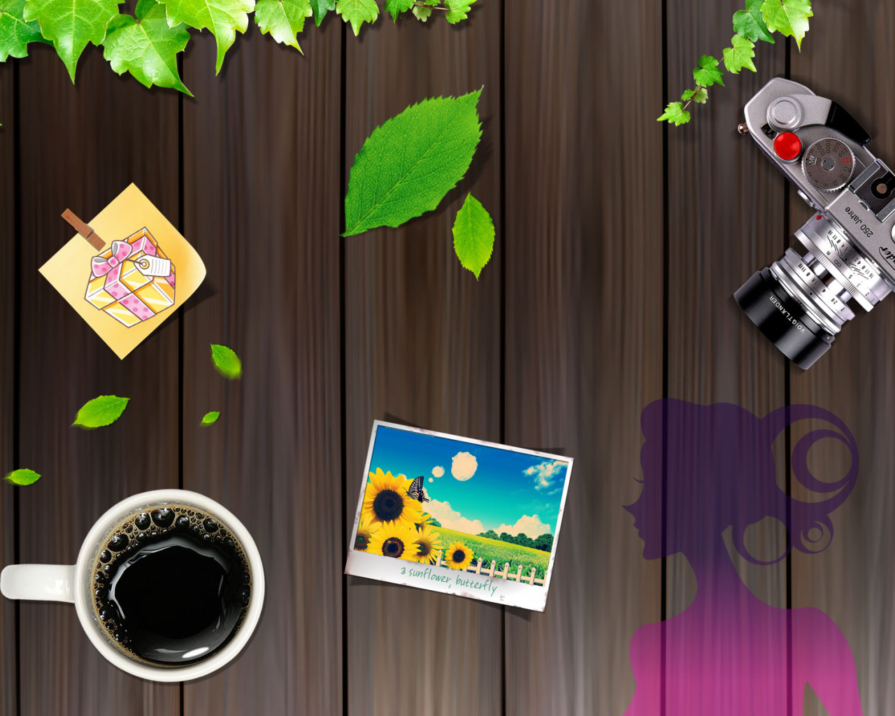 Фотоаппарат на рабочем столе