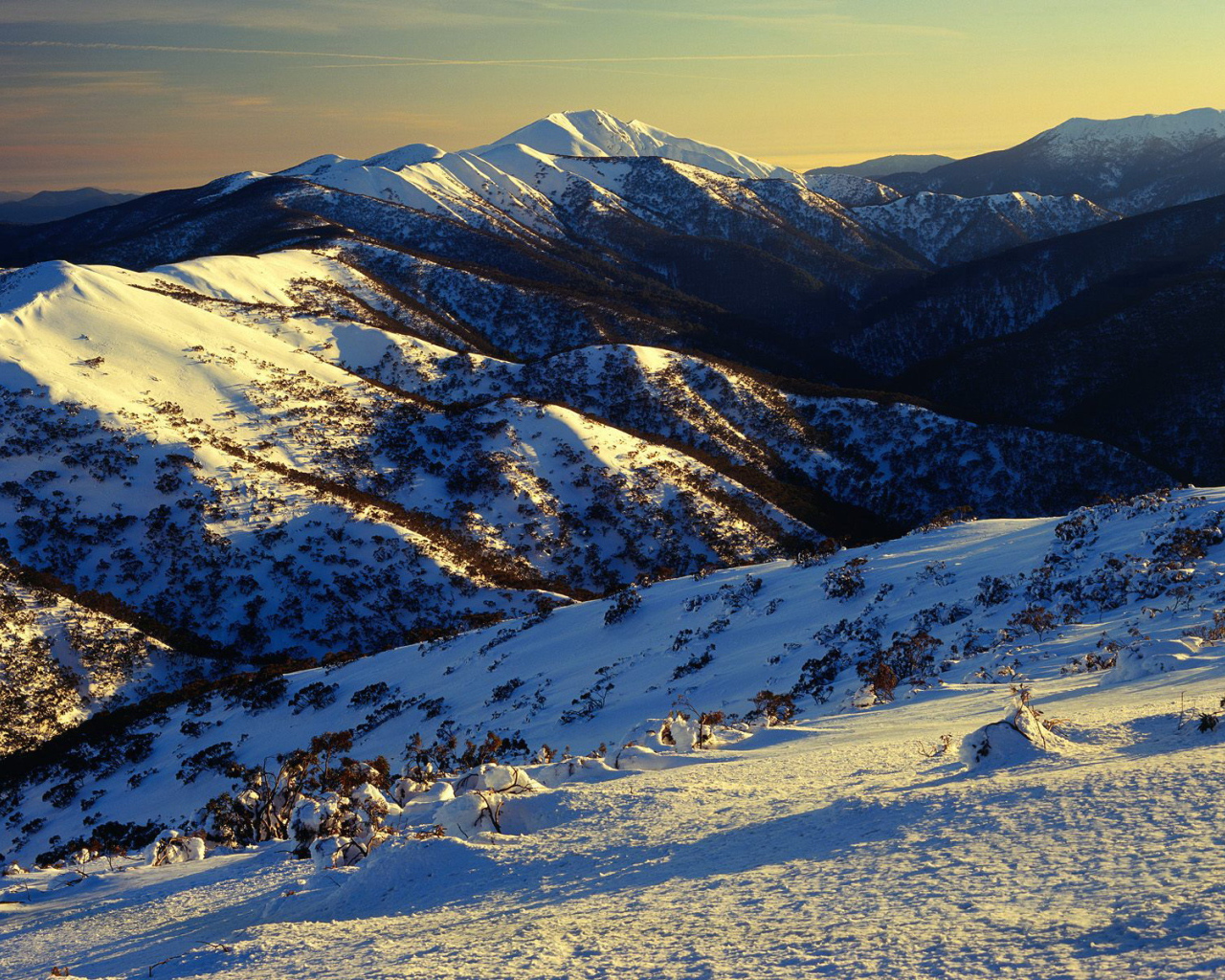 Солнечный день в горах Австралии
