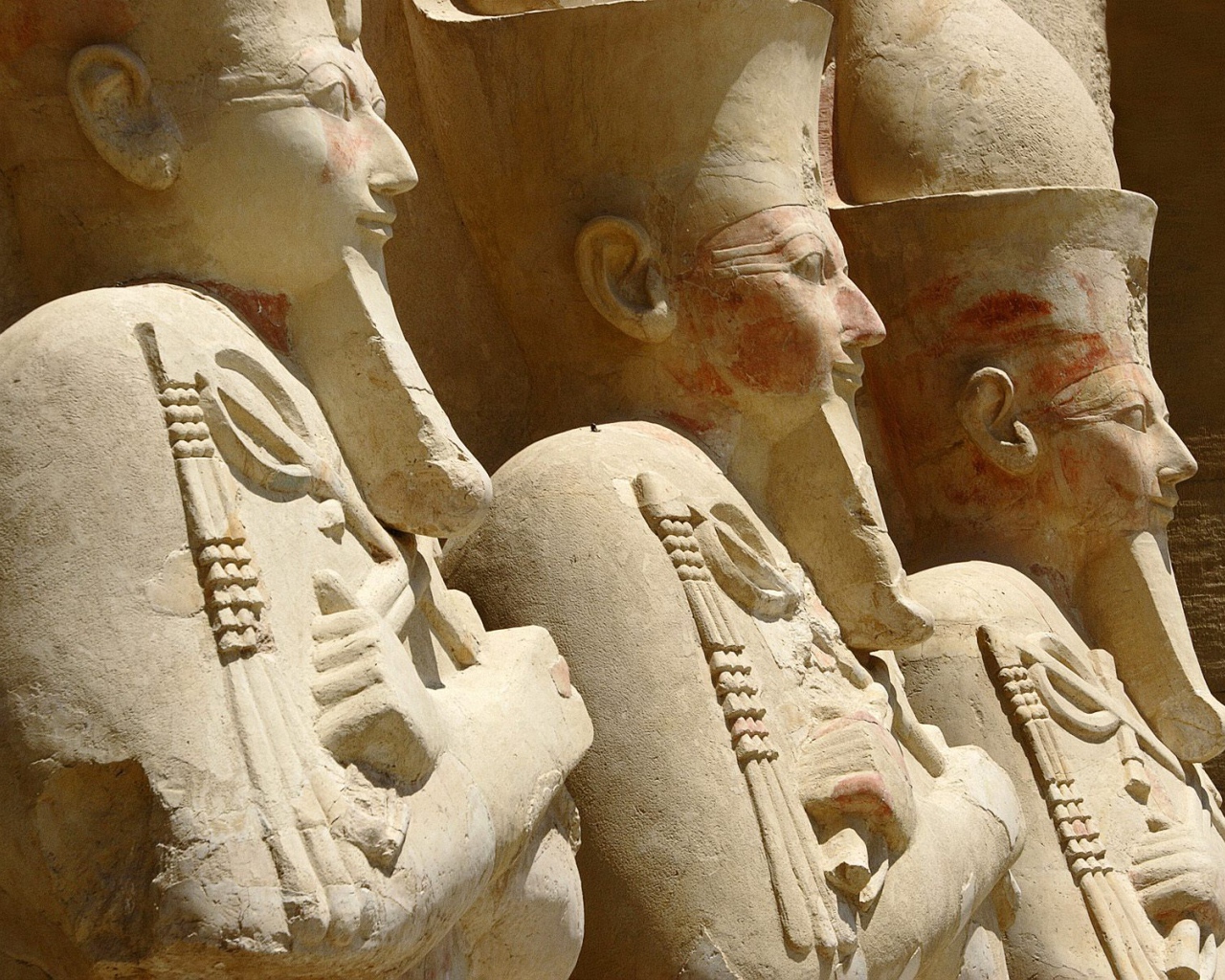 Древние статуи