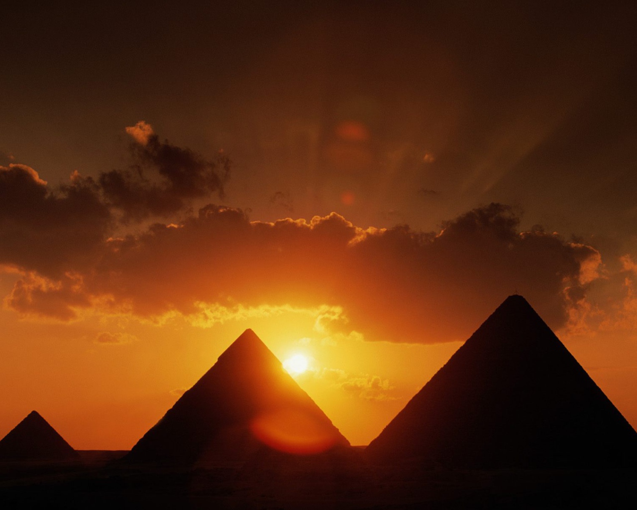 Пирамиды на закате