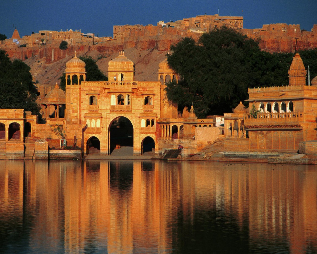 Храм Гади Сагар