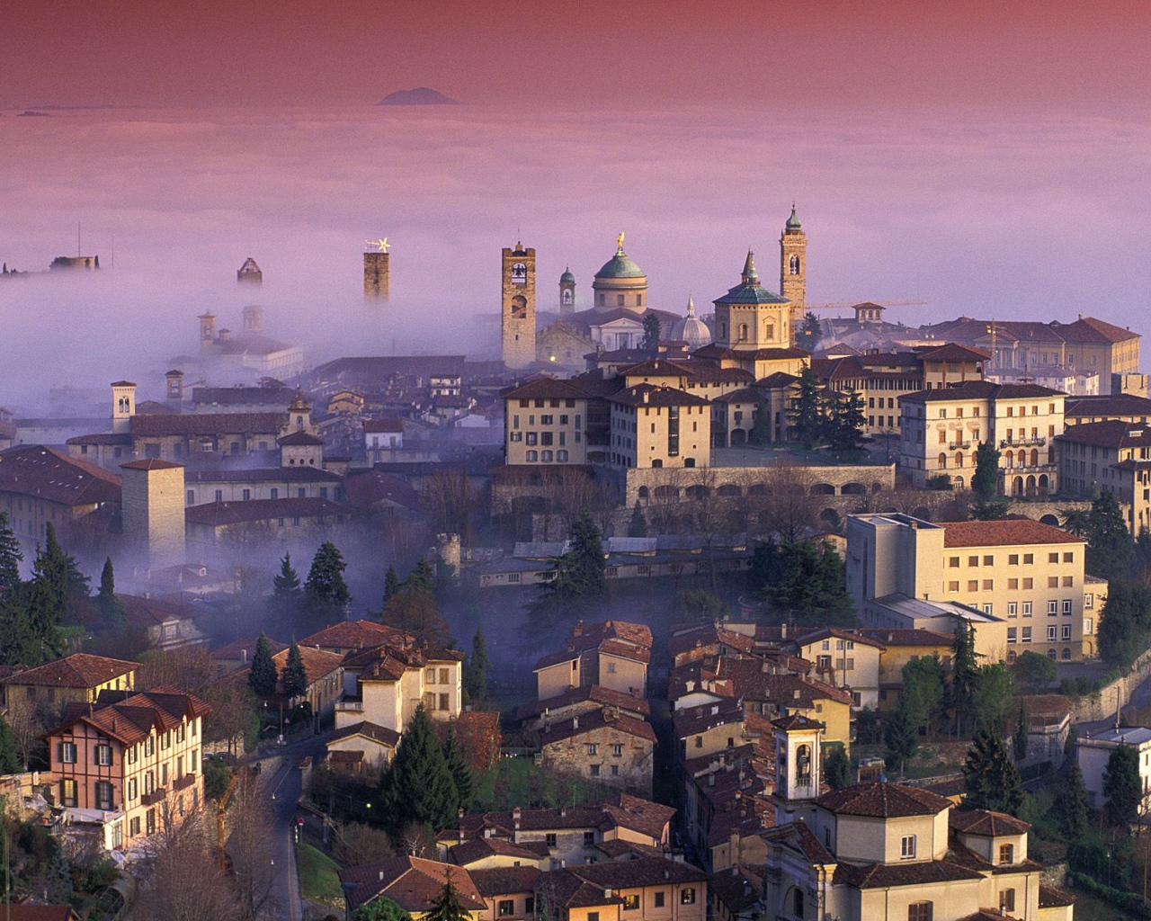 Город в тумане, Италия