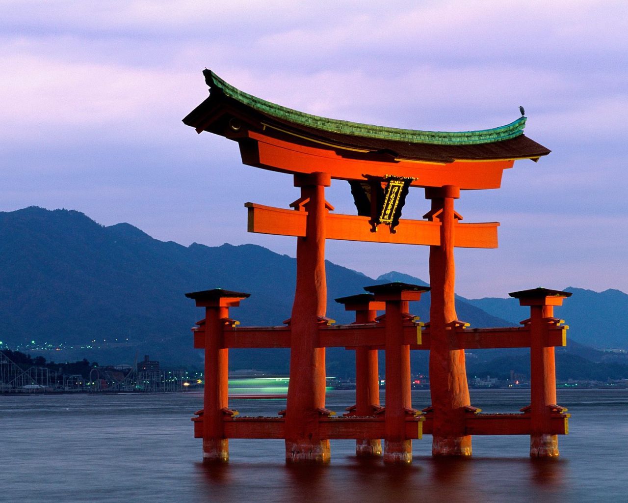 Великие Ворота, святыня Itsukushima, Miyajima, Япония