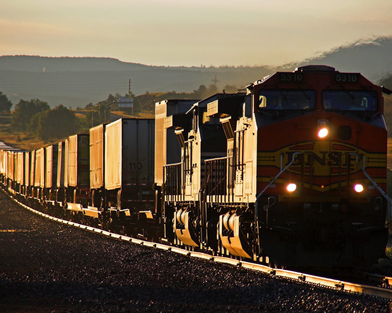 Поезд в западном направлении  BNSF / Эш Форк / Аризона / США