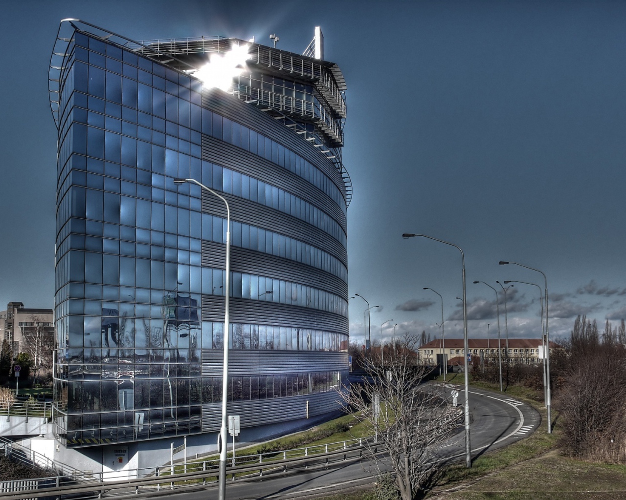 Здание в виде лодки