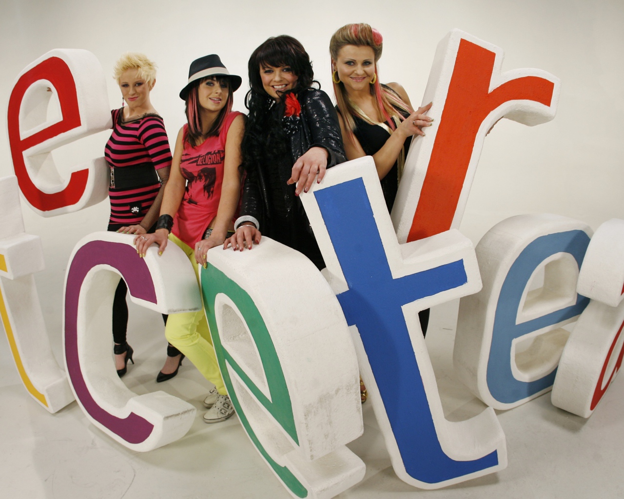 Sinead and Black Daisys