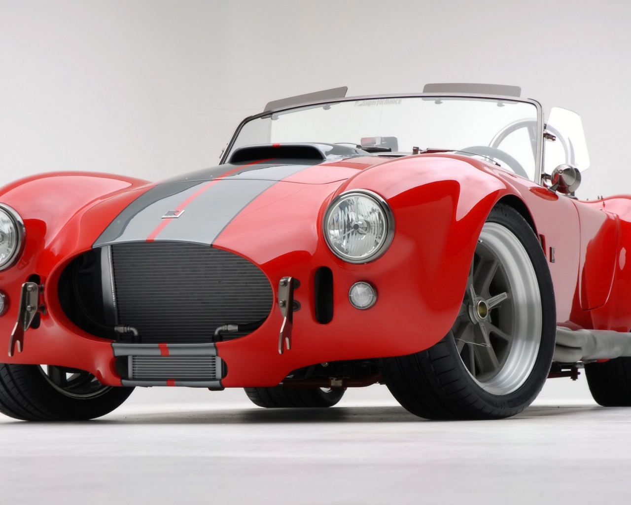 Красный спорткар