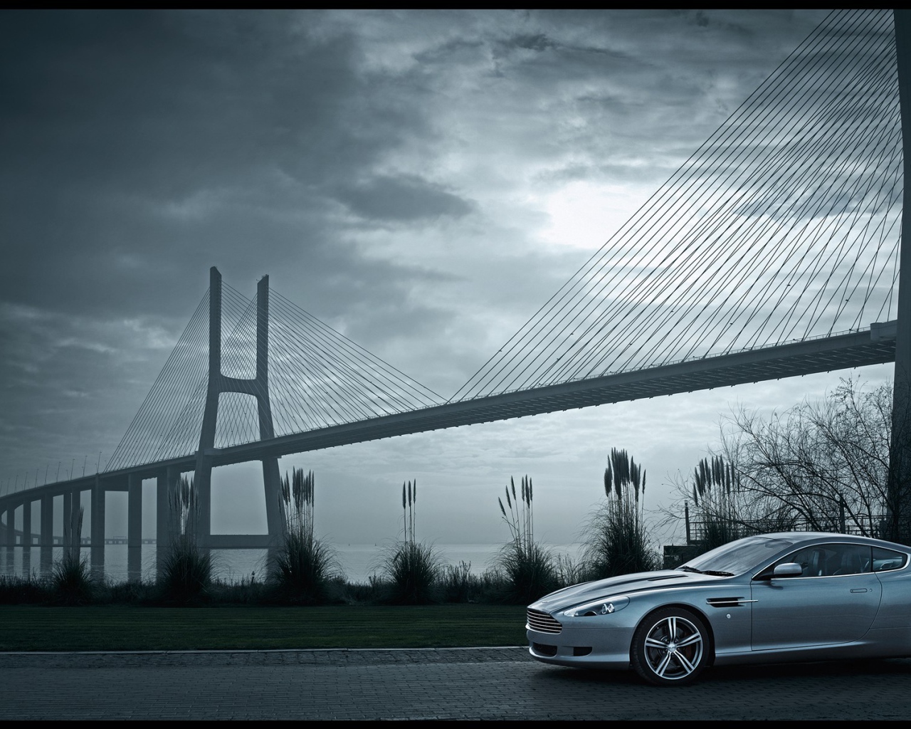 Автомобиль Астон Мартин