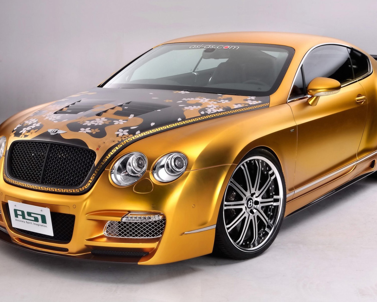 Золотой Bentley