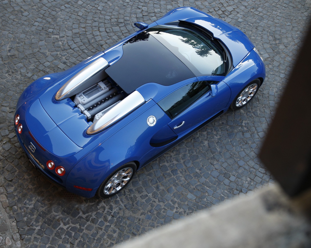 Спортивный синий Bugatti