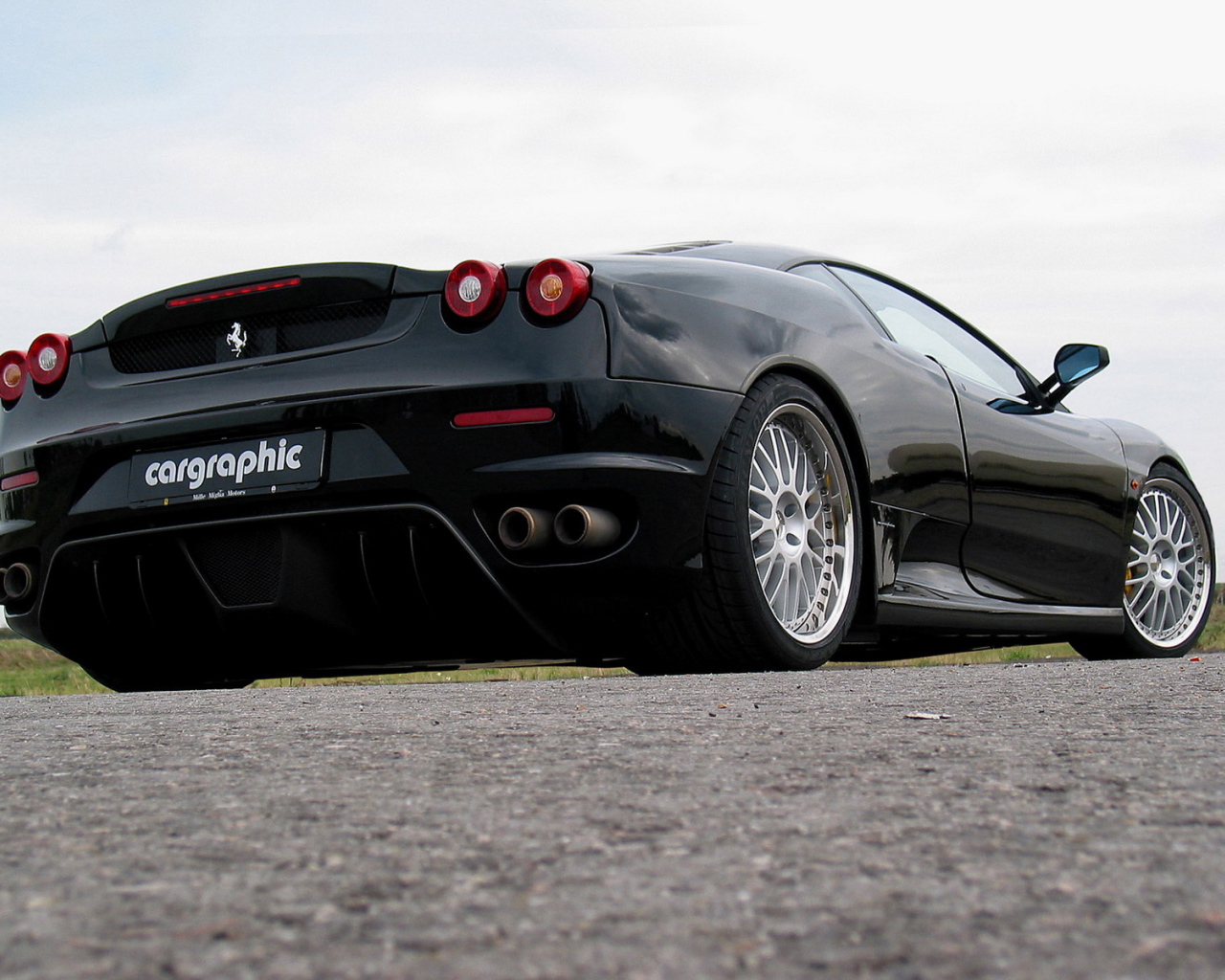 Черный Ferrari