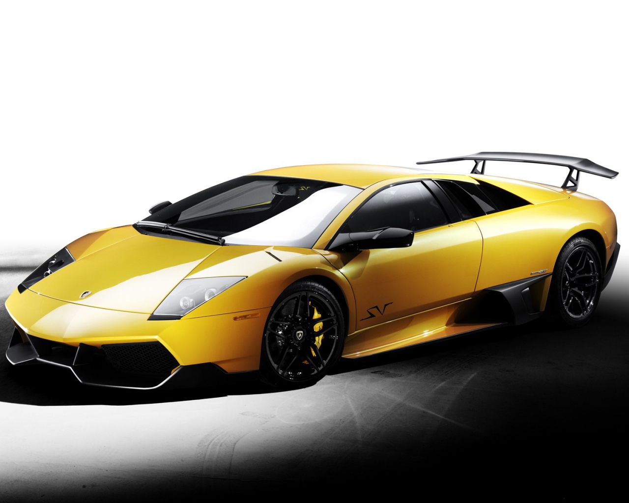 Желтый Феррари