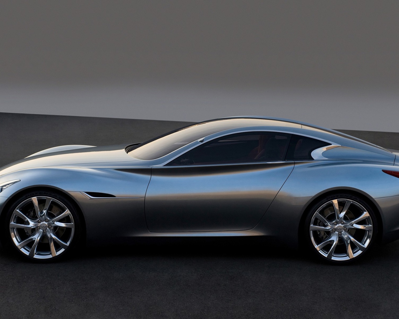 Красивый авто Infinity