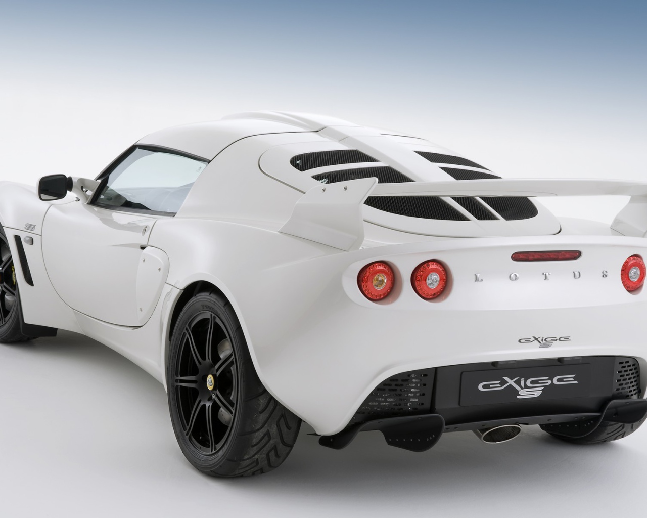 Отличный спорткар Lotus ExiGe S