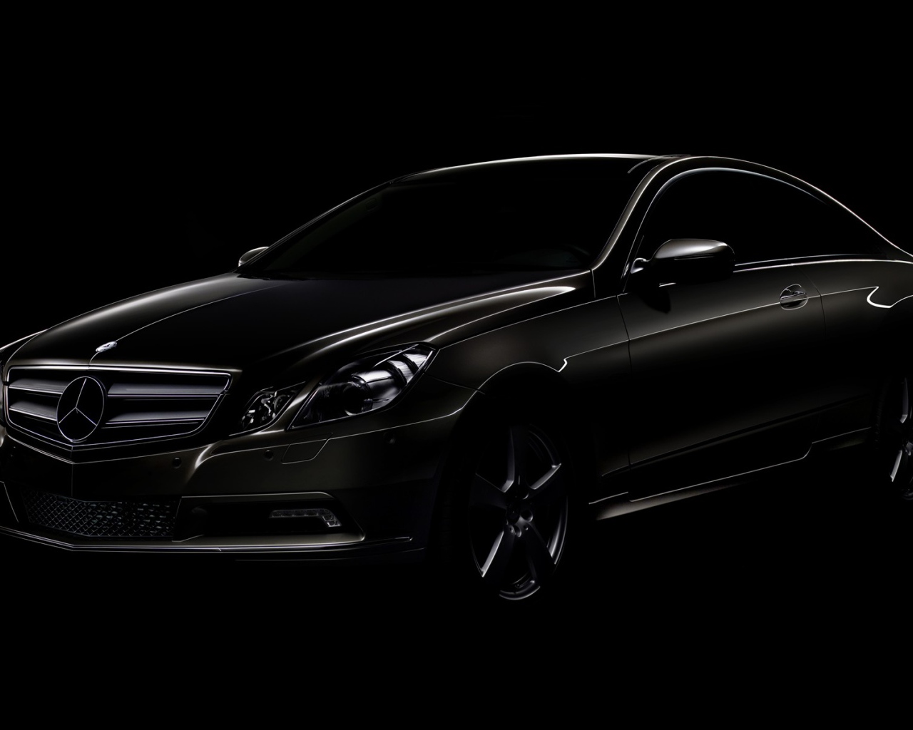 Черный Mercedes