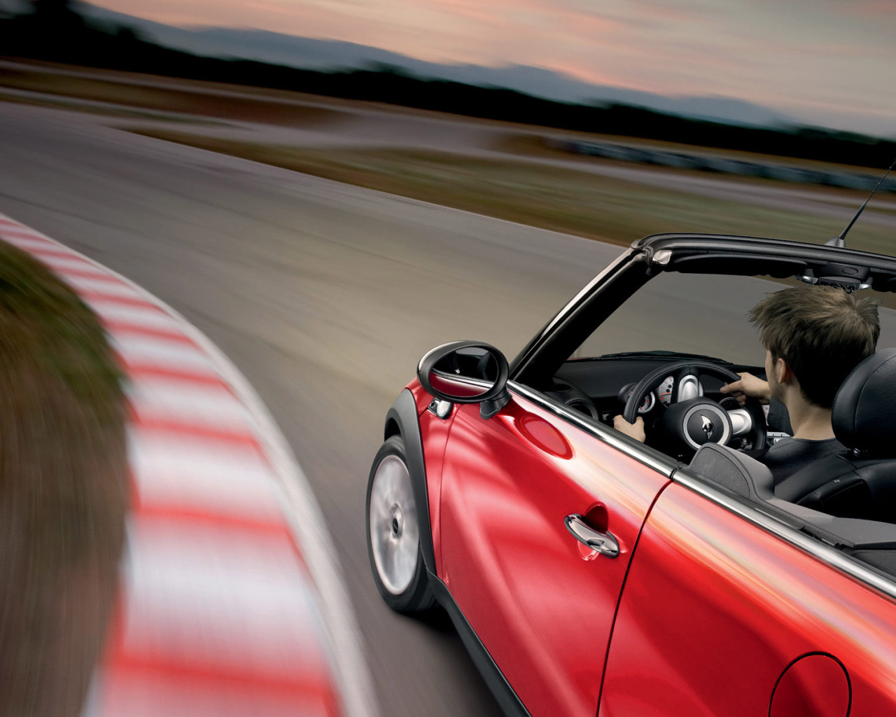 Вхождение в поворот на Mini