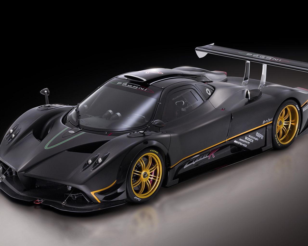 Черный спортивный авто