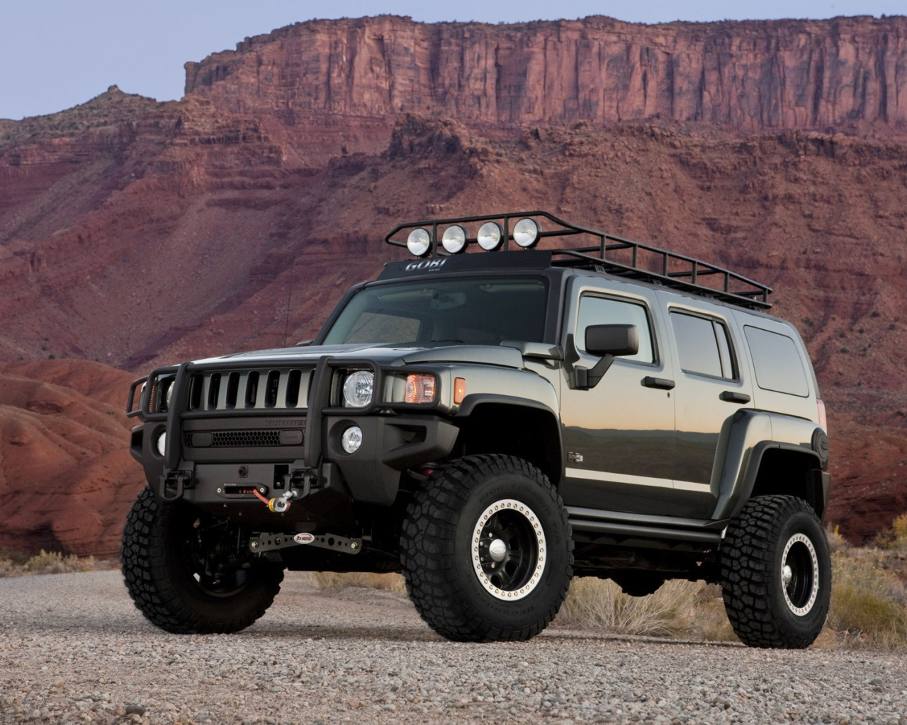 Джип в горах