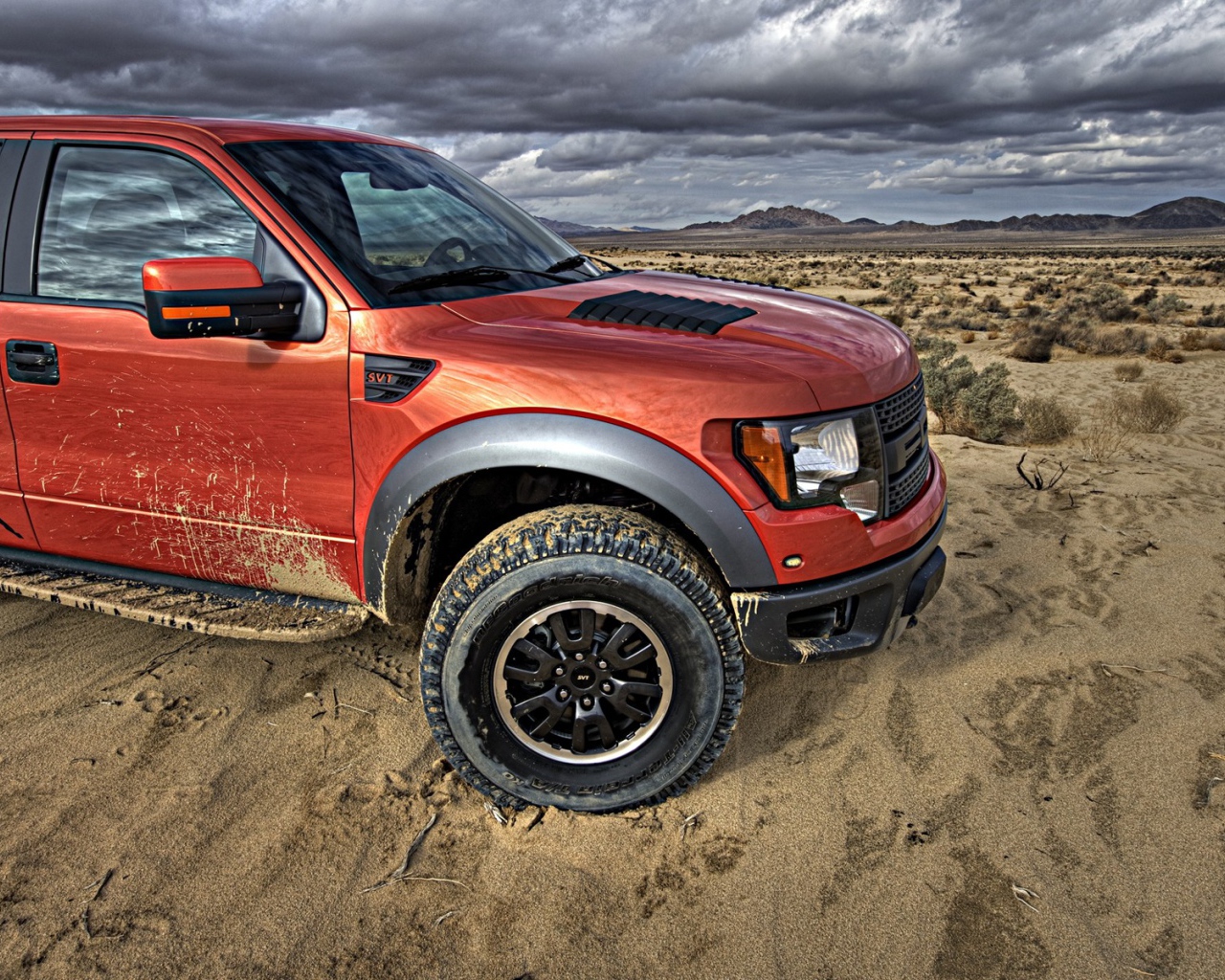 Большой внедорожник