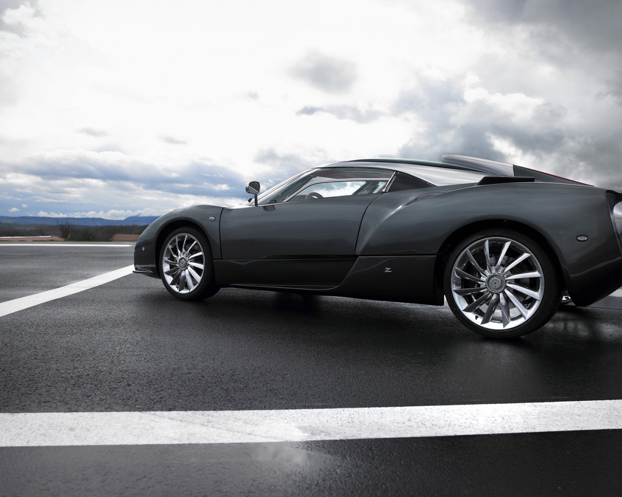 Красивый спорткар