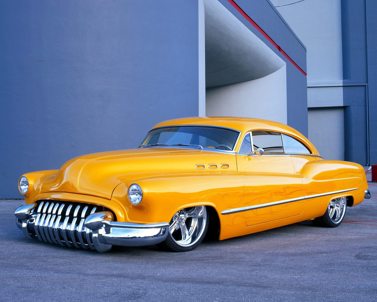 Тюнингованный ретро автомобиль