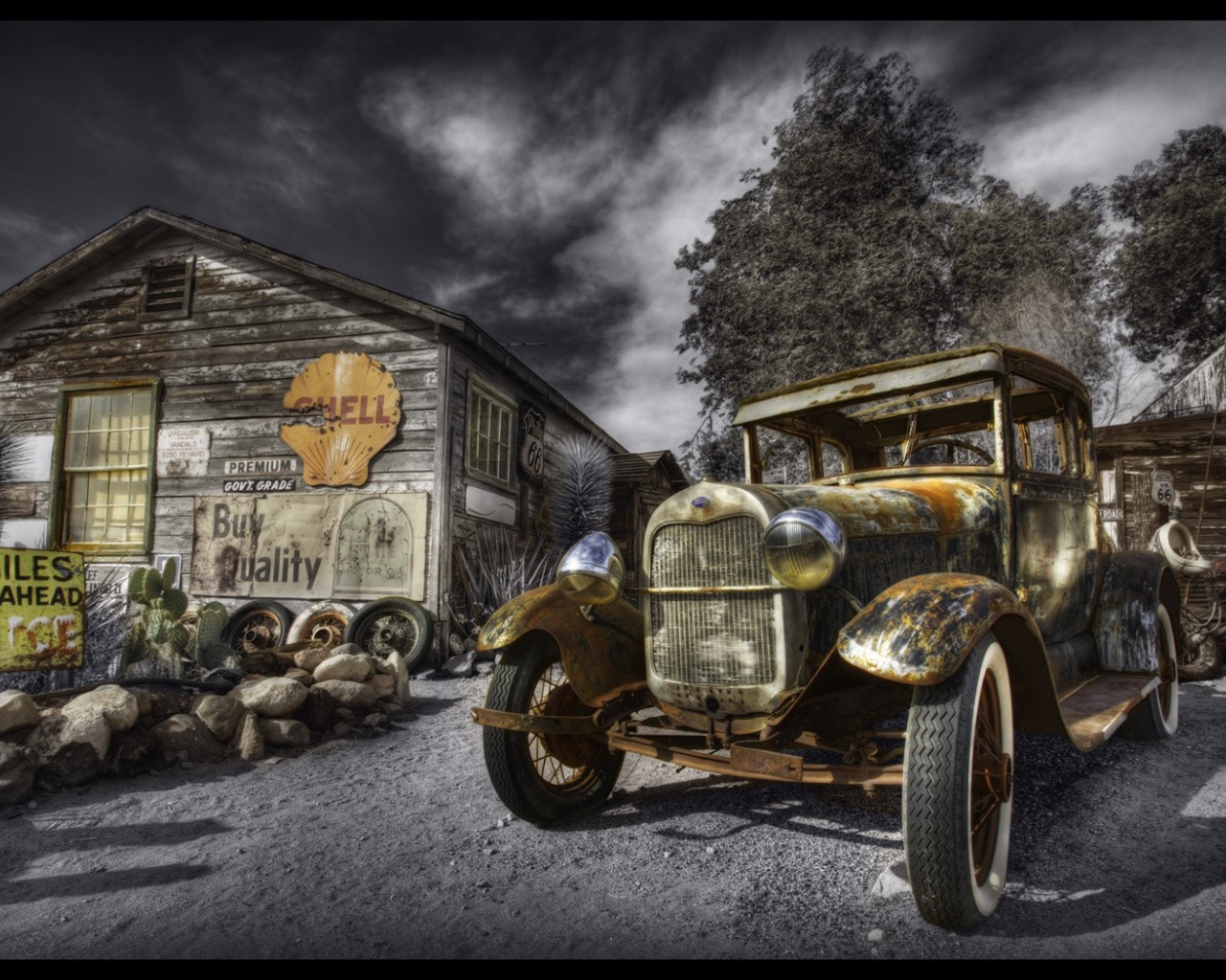 Старинный автомобиль