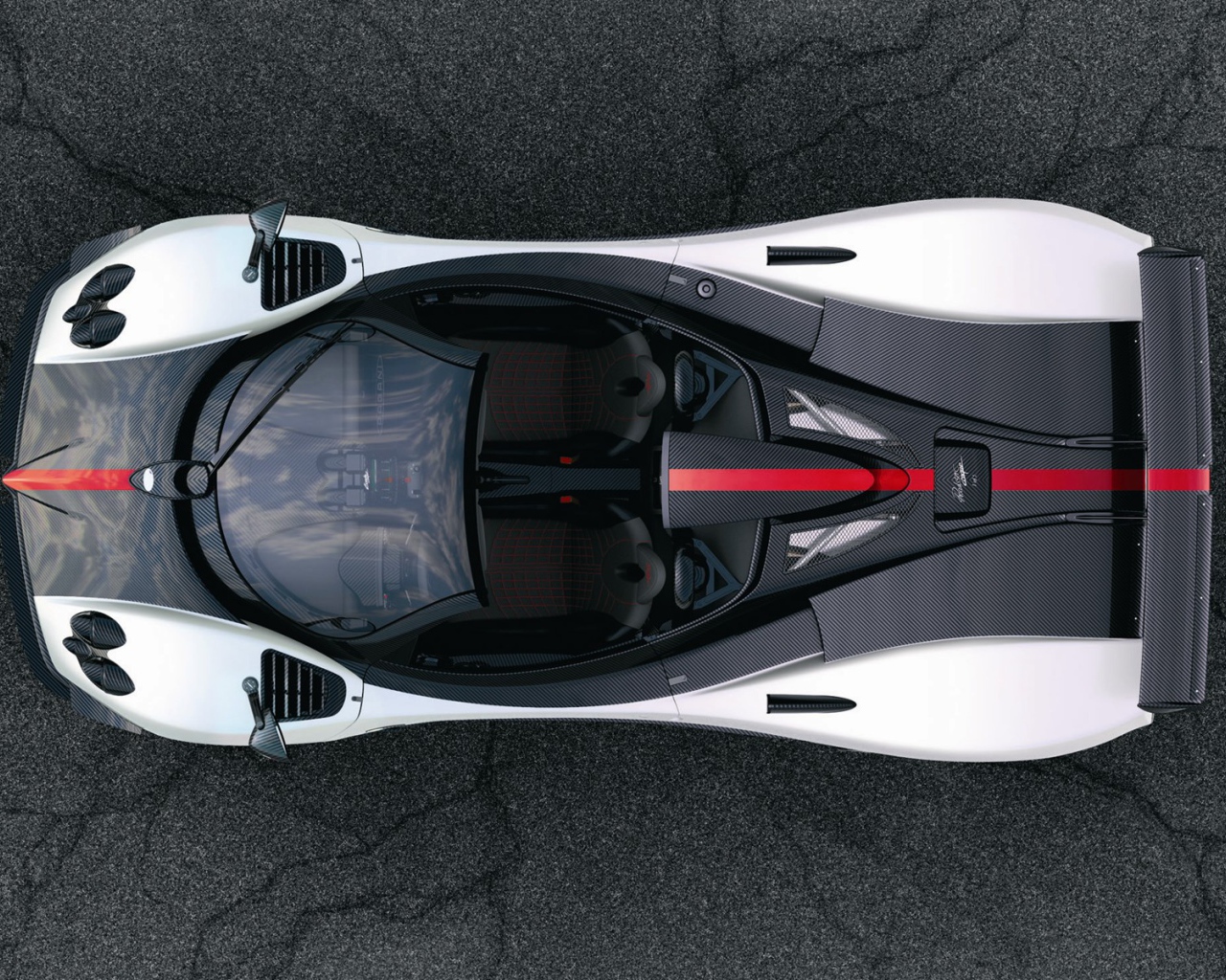 Трещины на дороге