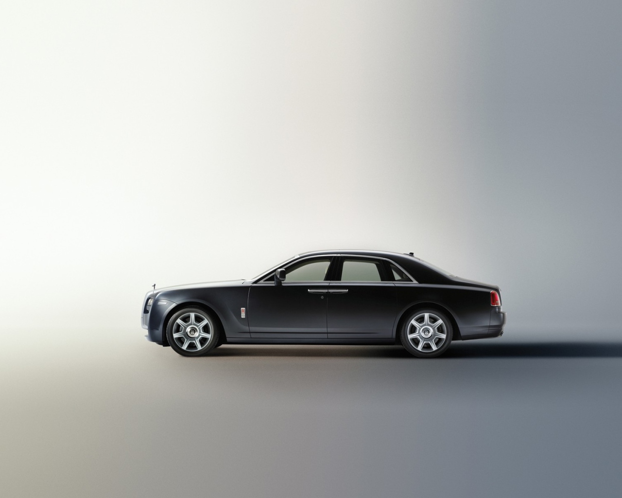 Автомобиль Rolls-Royce