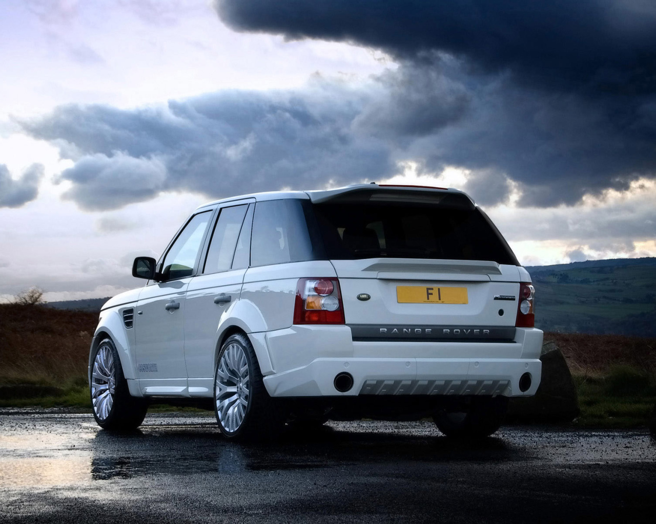 Белый Внедорожник Range Rover