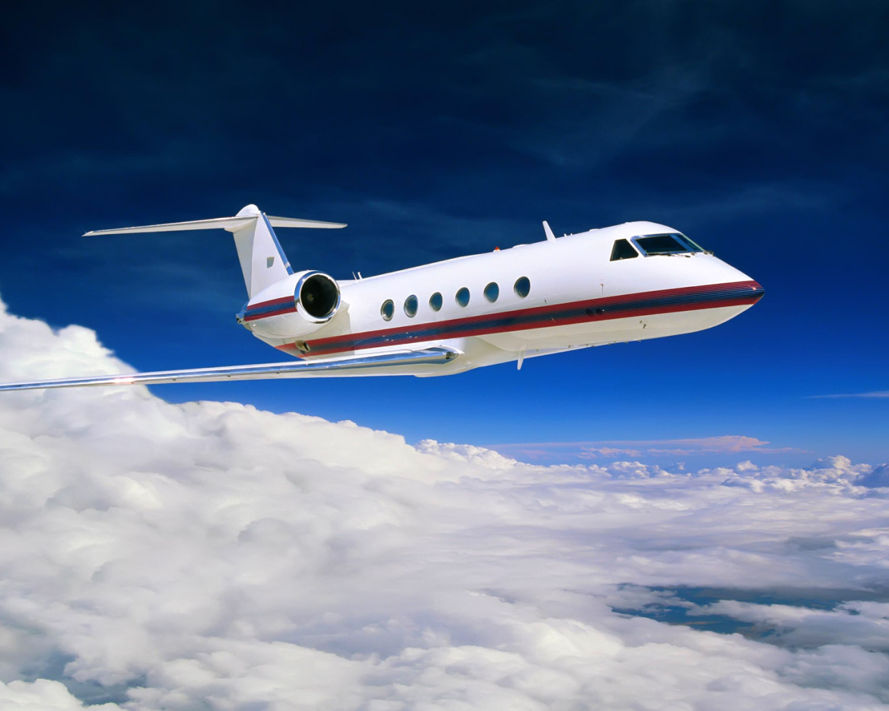 Небольшой гражданский самолет