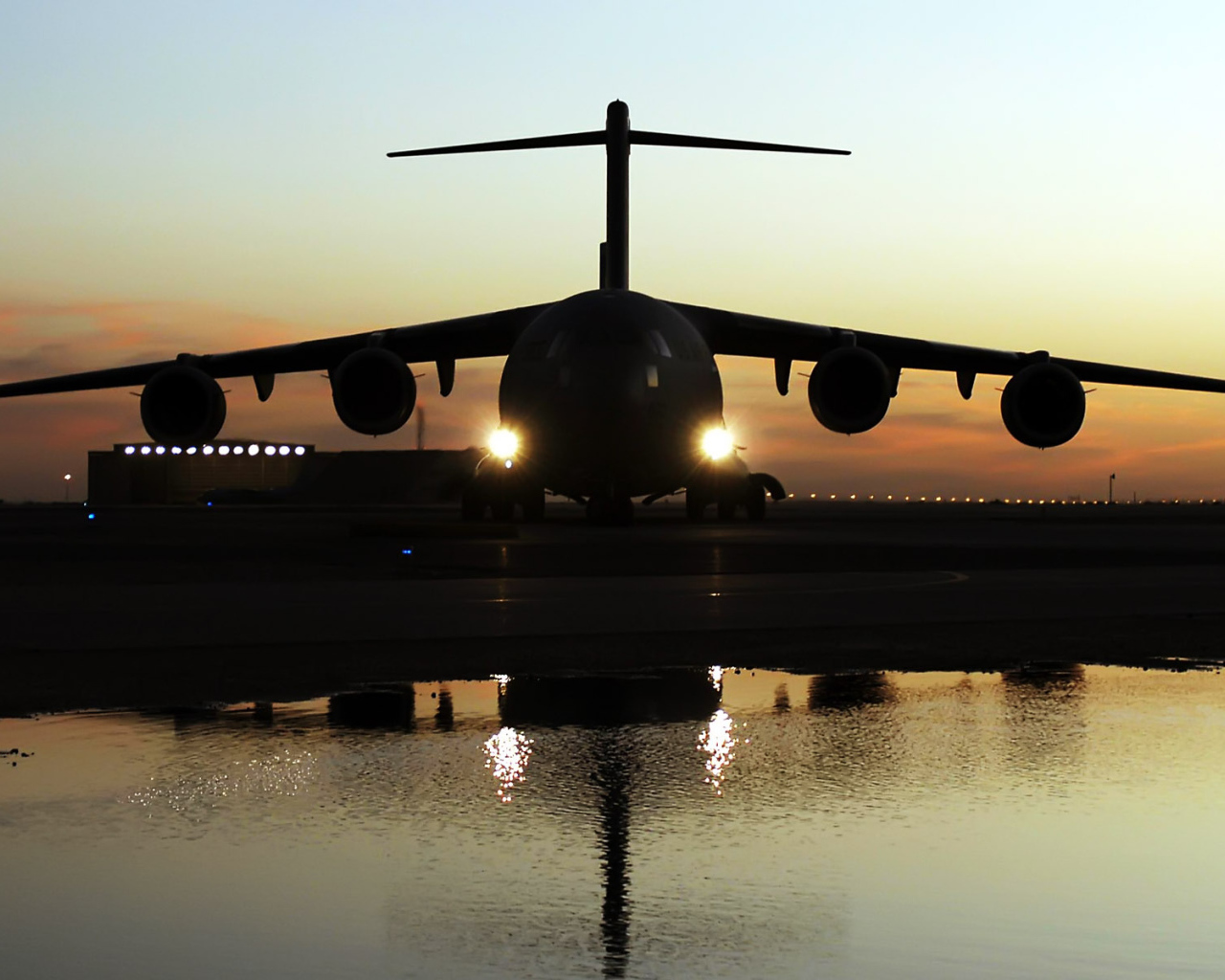 Military aircraft / cargo aircraft