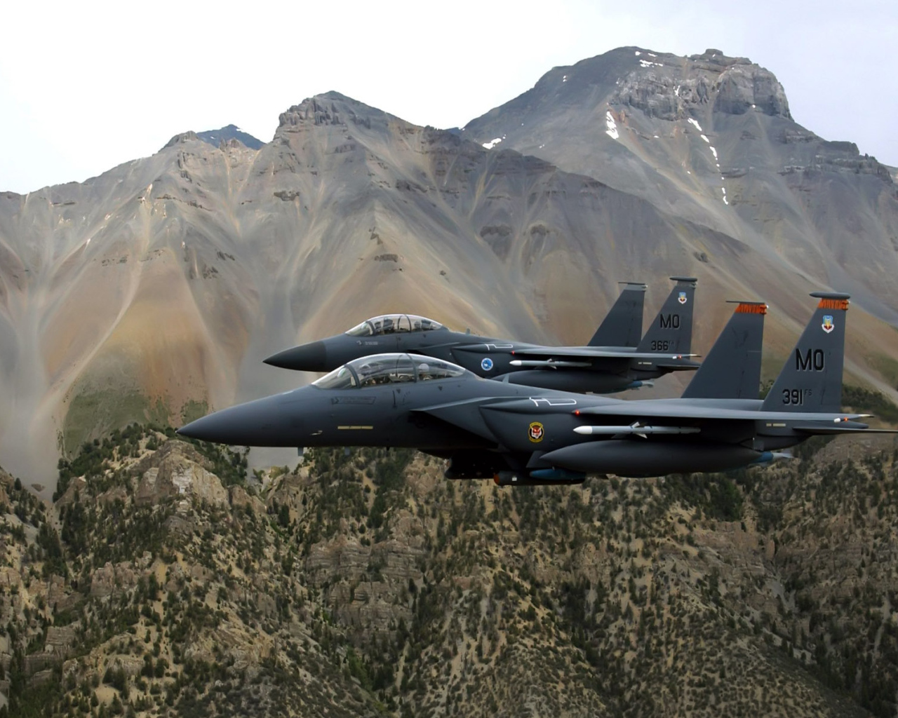 Военная авиация / полет в горах