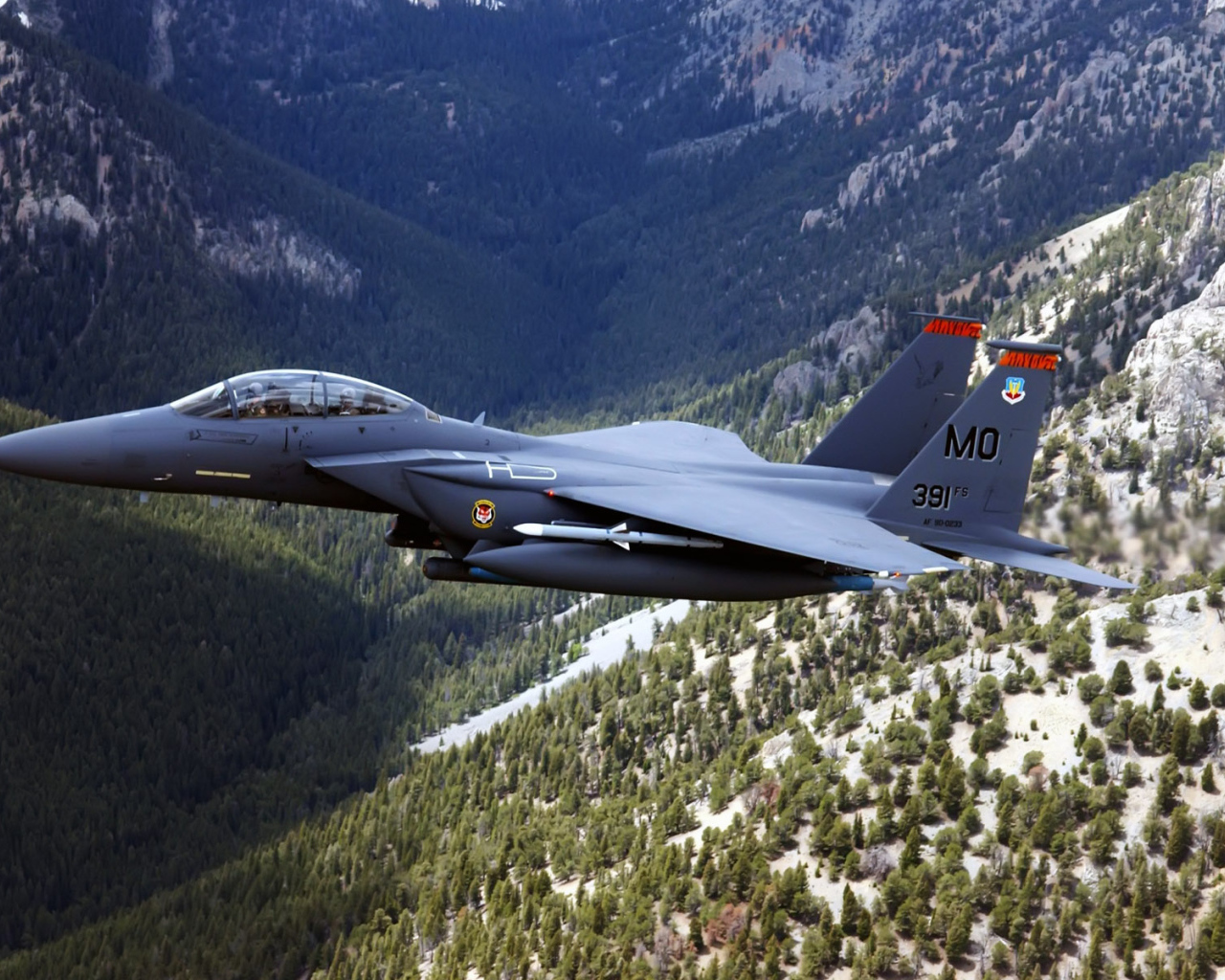 Военная авиация / полет в горах