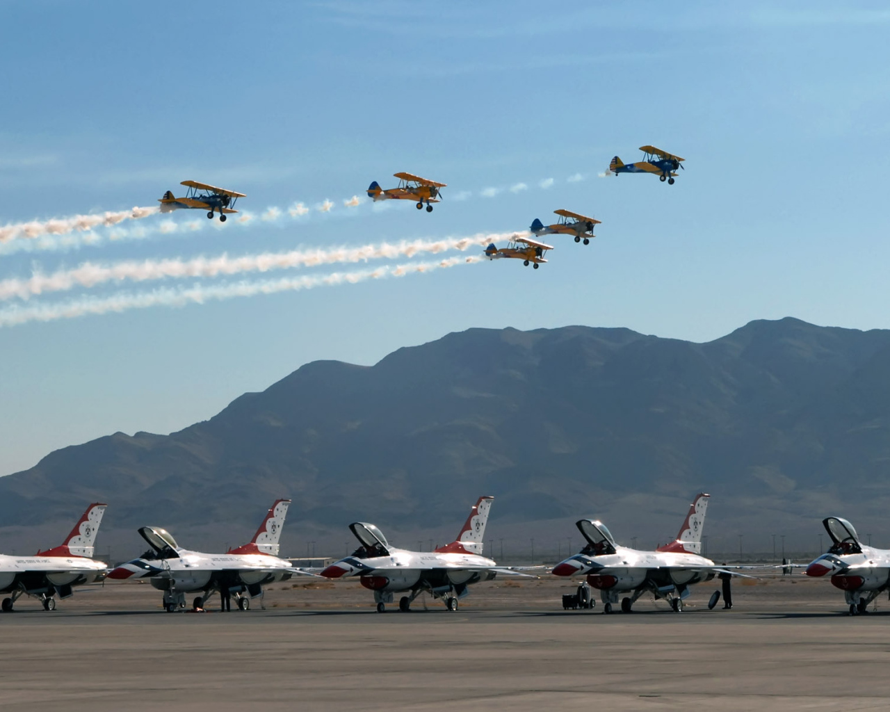 Военная авиация / показной полет