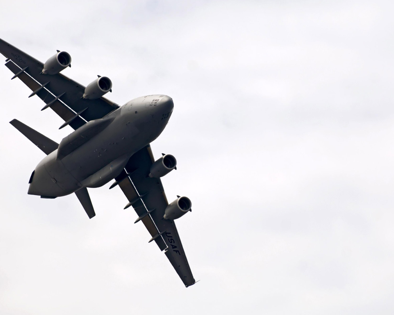 Военная авиация / огромный самолет