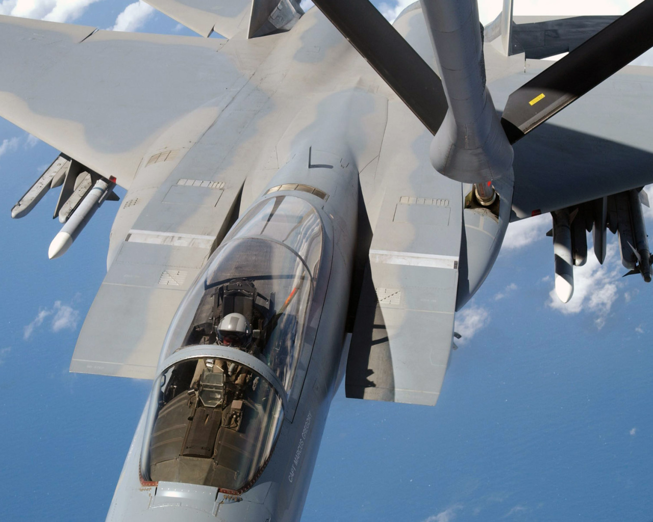 Военная авиация / дозаправка в полете